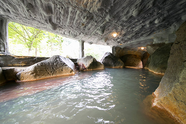 洞窟風呂瀑泉洞